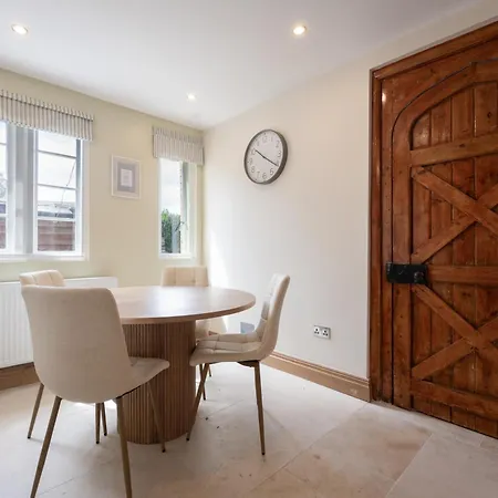 Wimborne Hideaway-3